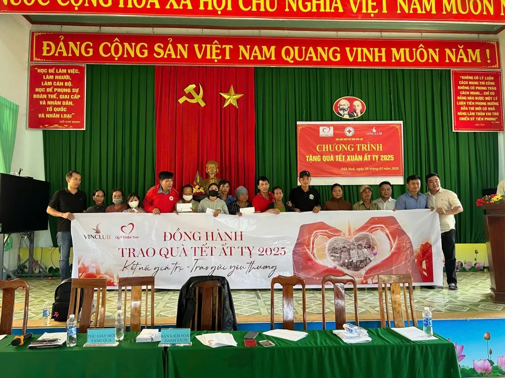 2.500 suất quà Tết được thành viên VinClub trao tặng tại tỉnh Đắk Lắk