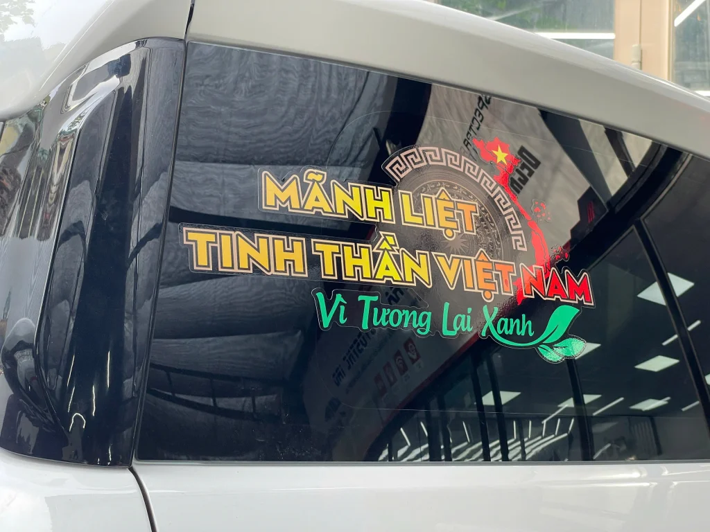 Dán tem xe miễn phí, Anh em VinFast cùng phủ xanh Việt Nam