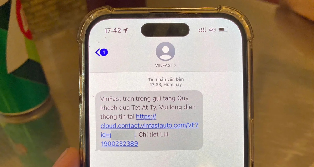 Đang gửi SMS đến các chủ xe chưa xác nhận quà tết VinFast