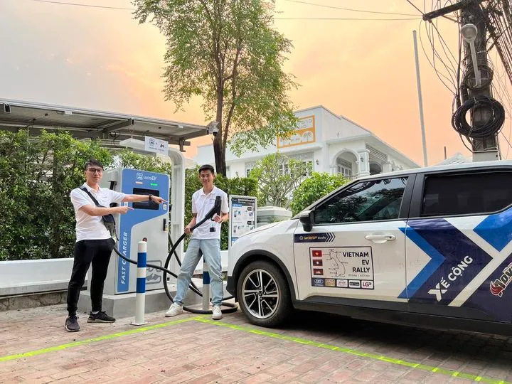 Đi ô tô điện sang Lào thì sạc như thế nào?