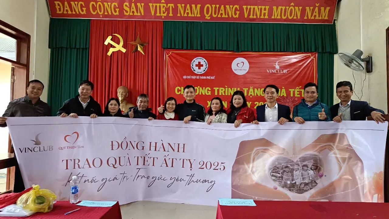 Đoàn thành viên VinClub trao 1.000 phần quà thiện nguyện tại Thừa Thiên Huế