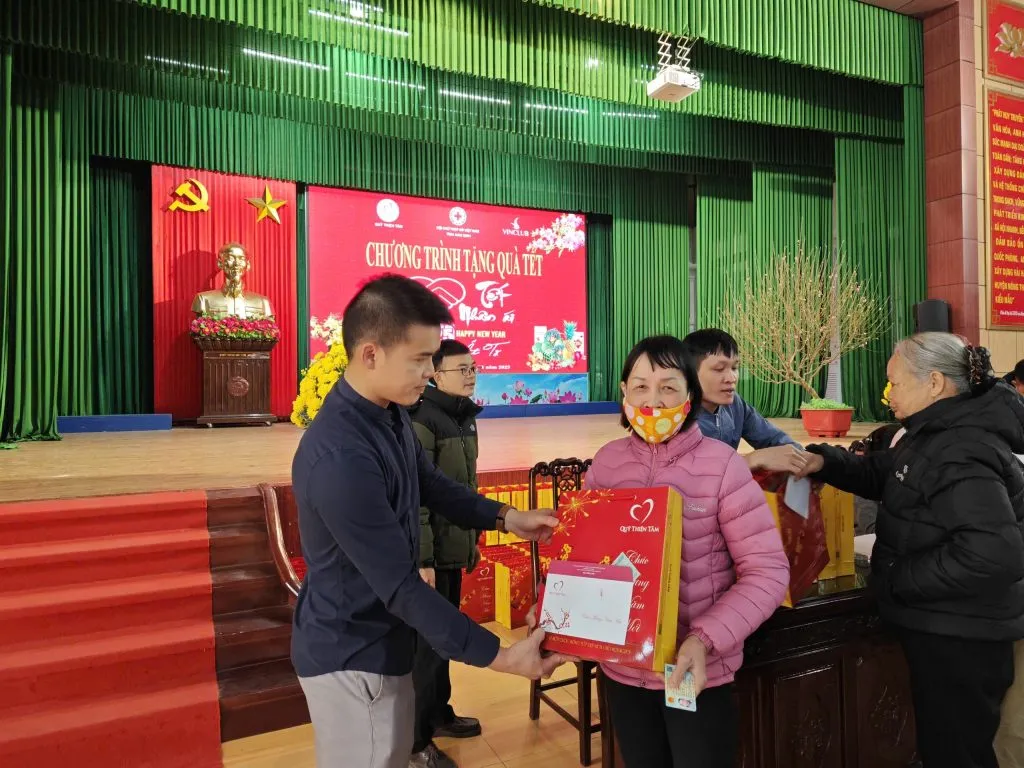 Đoàn thành viên VinClub trao 1.500 suất quà tại tỉnh Nam Định trong 1 ngày