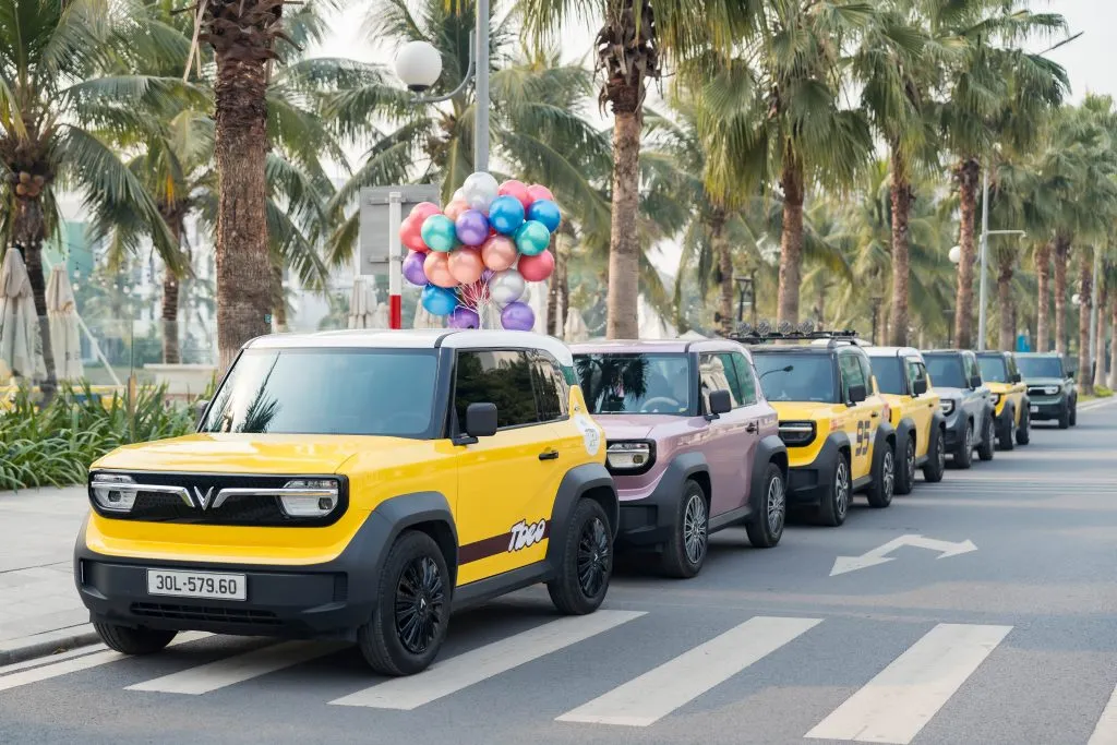 Rực rỡ offline “Chị em VF 3 Hà Nội Chất”