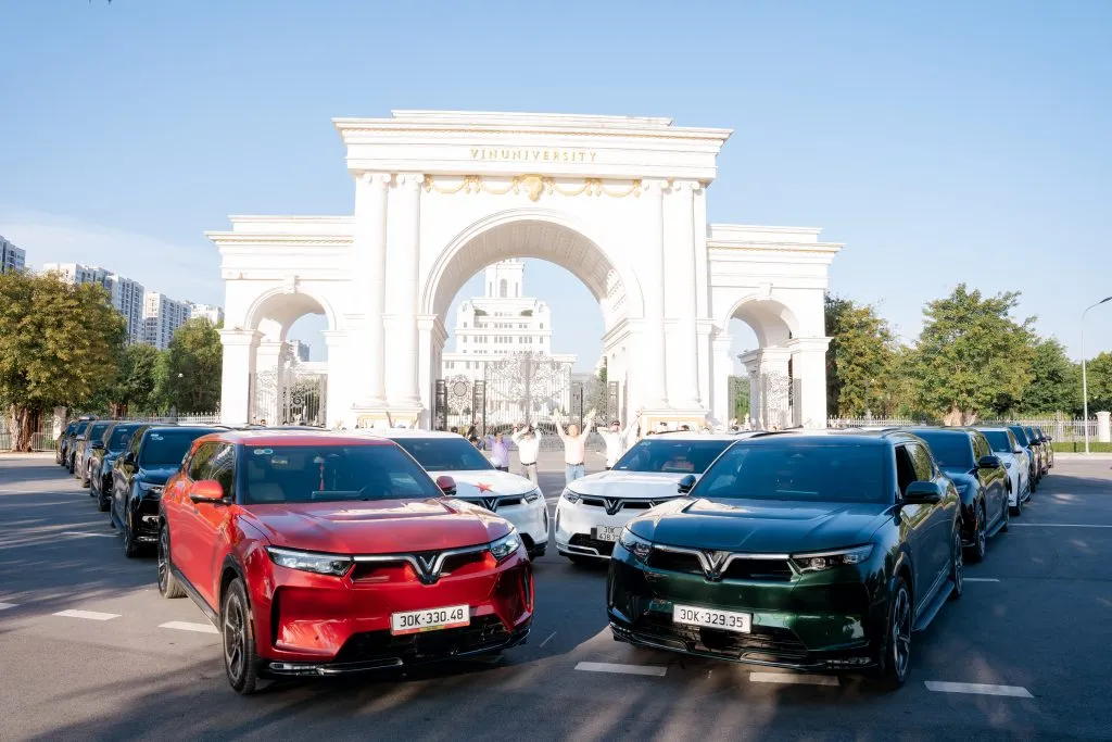 Khi nào chủ xe VinFast nhận được bộ quà Tết Ất Tỵ 2025?