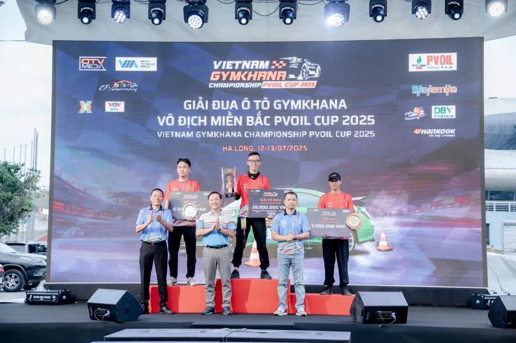 Tay đua Hoàng Quân và chiếc VF 5 lên ngôi vô địch phía Bắc