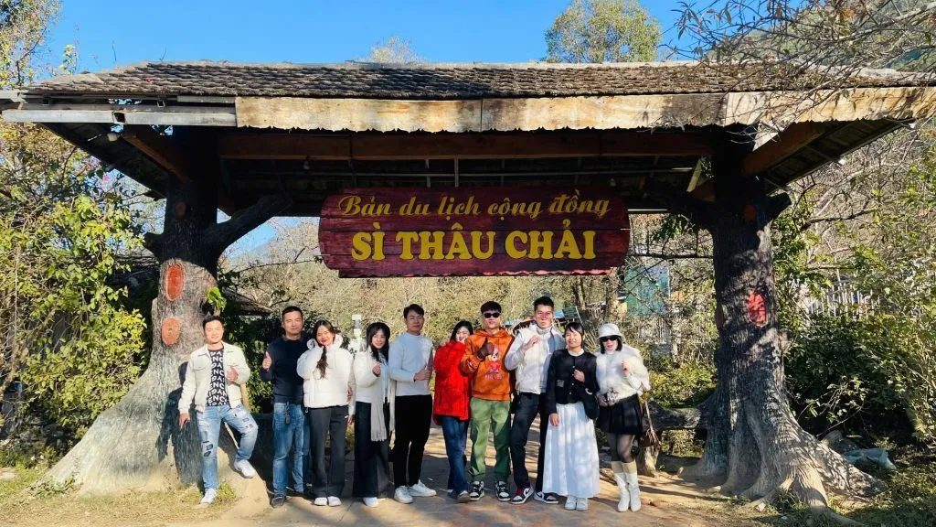 Thành viên VinClub vượt 400km mang yêu thương đến đồng bào tại Lai Châu