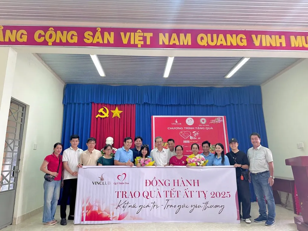 VinClub cùng đoàn T1 trao 1.500 phần quà Tết, mang yêu thương đến Tây Ninh